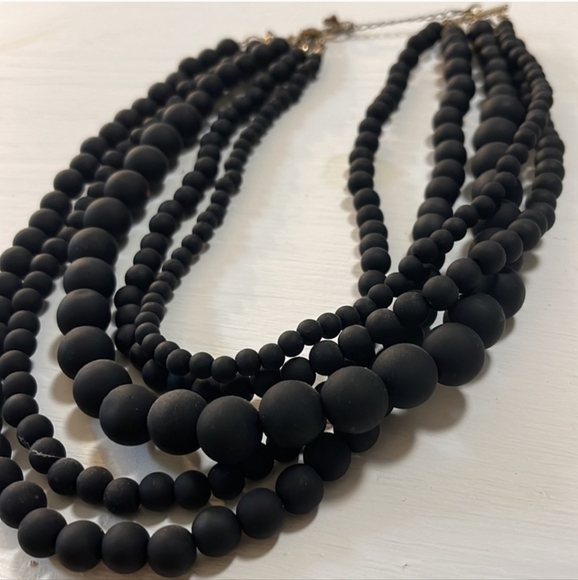 Black matte multiple strands statement necklace and earrings set - Picture 3 of 4
